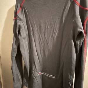 Lululemon long sleeve wear a few time’s looking for a new home!!!!!